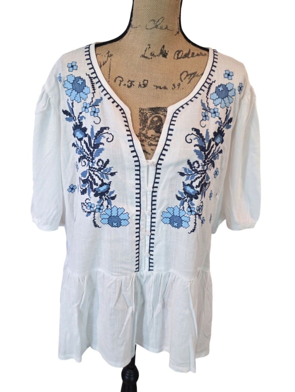 Solitaire Embroidered Boho Peasant Top White Blue Floral Linen Babydoll Plus 2X